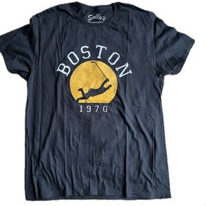 Men’s large Boston Bruins tee shirt